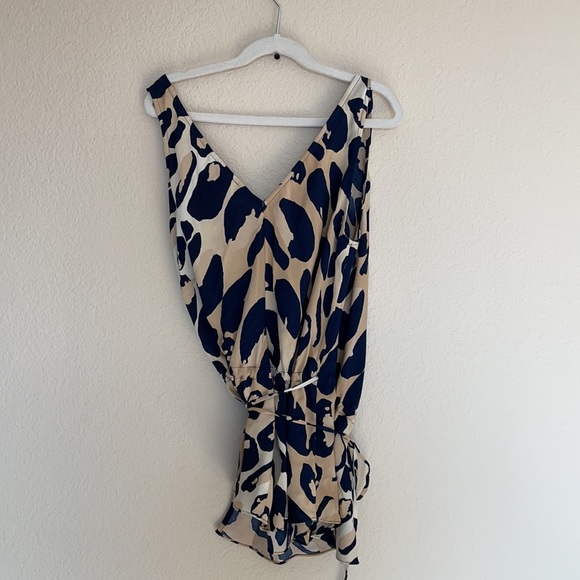 SOLD DVF Stein Silk Wrap Animal print top - Picture 7 of 7